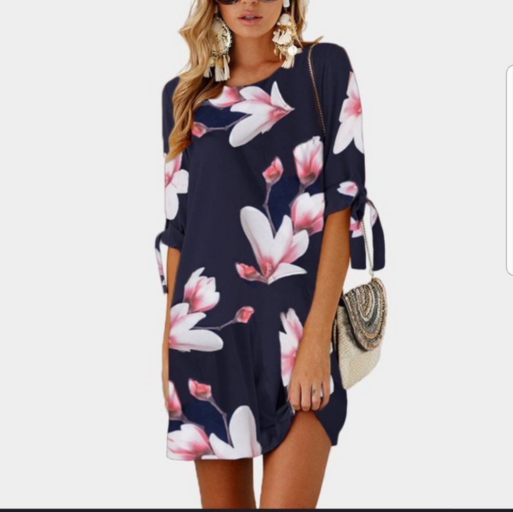 Floral shift dress. 3/4 sleeve